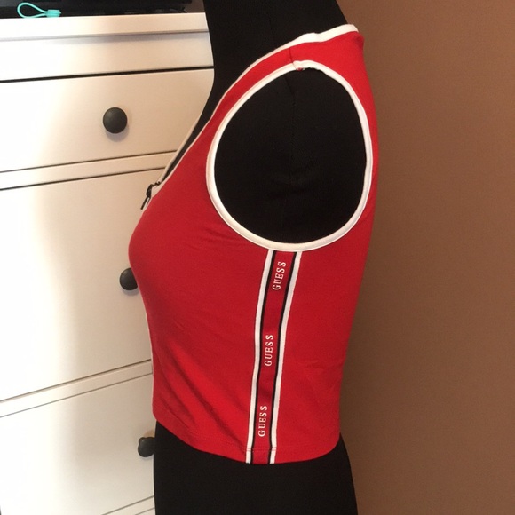 Red crop top tank - Picture 2 of 4